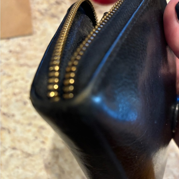 Gently used TORY BURCH wallet - Picture 4 of 5